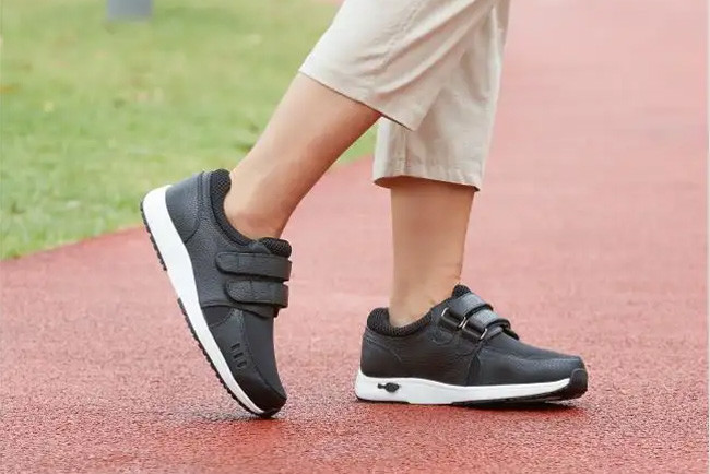 Latest company case about A pair of comfortable shoes is indispensable to prevent diabetes foot